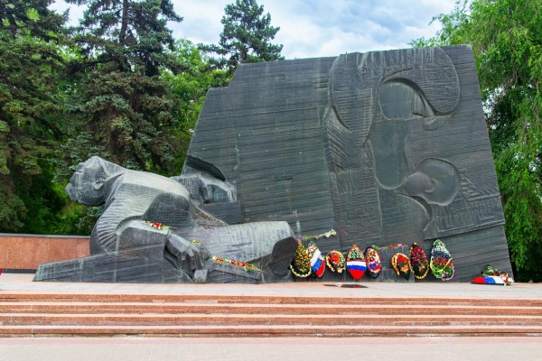 Памятник Славы и Ратный сквер: мемориал воинской доблести