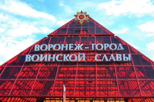Пирамида на площади Славы: символ города воинской славы